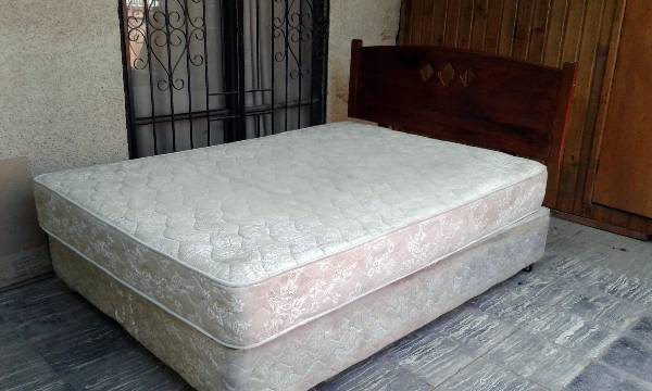 Atravesar Reparador vestirse Vendo cama 2 plazas con respaldo usada 2017-08-14 en Economicos de El  Mercurio