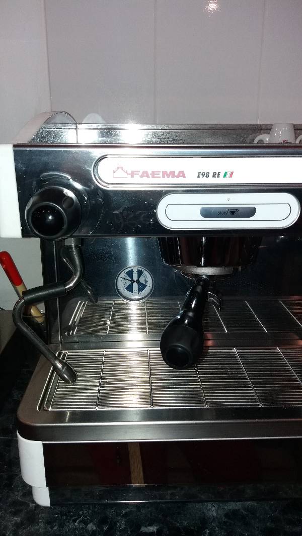 Vendo Maquina de Café Dos Grupos 2018-08-02 en Economicos de El Mercurio