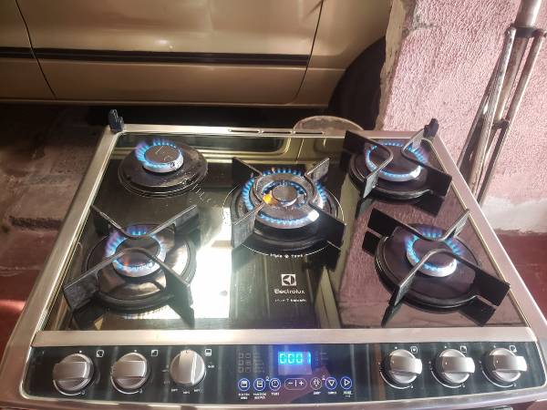 COCINA 5 HORNALLAS ELECTROLUX 2 HORNOS – Triplex LTDA