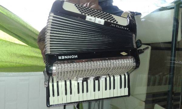 VENDO ACORDEON HOHNER ARIETTA II M 72 BAJOS 2015-07-23 Economicos de El  Mercurio